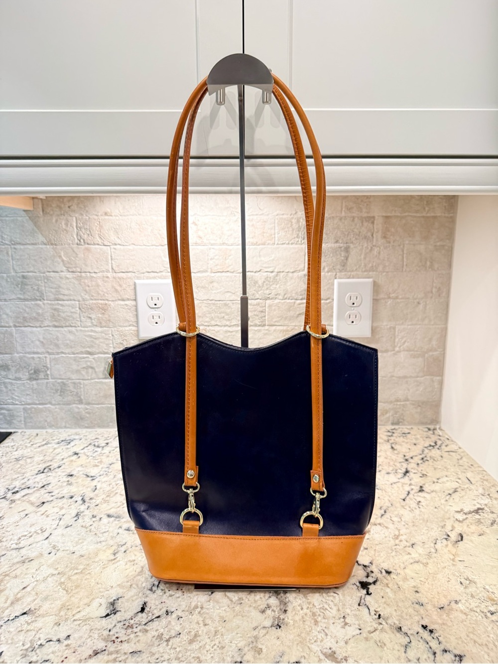 Vera Pelle EUC Navy & Tan Leather Shoulder Bag - Picture 3 of 8